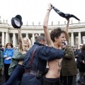 Protestan desnudas en el Vaticano frente al Papa para reivindicar los derechos de los homosexuales