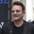 Bono recibe premio "Mujer del año" de la revista Glamour