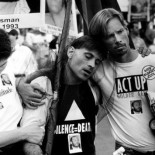 Sobrevivientes de la epidemia del Sida en los años 80 revelan sus experiencias Sobrevivientes de la epidemia del Sida en los años 80 revelan sus experiencias
