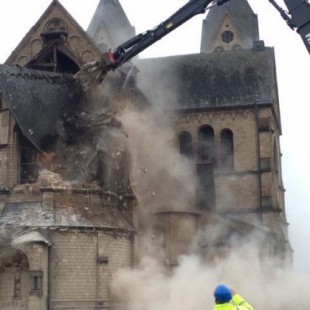 Demuelen una catedral en Alemania para hacer sitio a una mina de carbón [ENG]