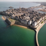 Esta ciudad medieval amurallada demuestra que el urbanismo permite altas densidades sin estropearlo todo Esta ciudad medieval amurallada demuestra que el urbanismo permite altas densidades sin estropearlo todo