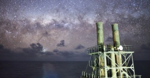 Marino mercante captura espectaculares vistas de las Vía Láctea en el medio del mar