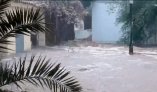 Las fuertes lluvias inundan las calles de Benicàssim