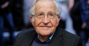 Noam Chomsky: "La responsabilidad de los intelectuales es contar la verdad y revelar las mentiras"