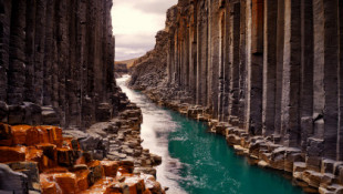 Cañón de Stuðlagil, una catedral de columnas geométricas de la naturaleza
