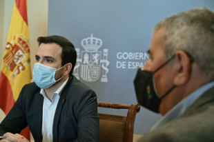 La victoria de Alberto Garzón contra las macrogranjas en tres actos: la mentira, la verdad y el ridículo
