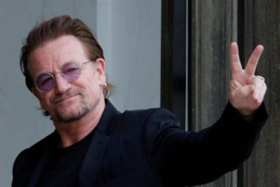 Bono revela que le avergüenzan las canciones de U2 y que odia el nombre del grupo