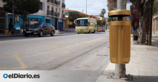 La condena en diferido al joven artista urbano que pintaba de dorado las papeleras en Málaga