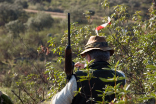 Senderistas y cazadores chocan por el uso de los espacios naturales