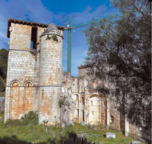 Roban dos claves de bóveda góticas de San Pedro de Arlanza