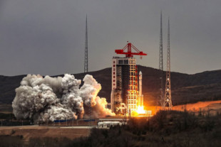 China estrena con éxito el cohete medio Larga Marcha 6A
