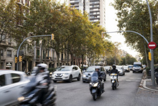 Barcelona estudia aplicar un peaje urbano de 4 euros diarios para circular por la ciudad