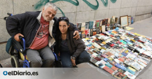 Cristina y Guillem, la pareja de libreros que duerme en la calle para no separarse