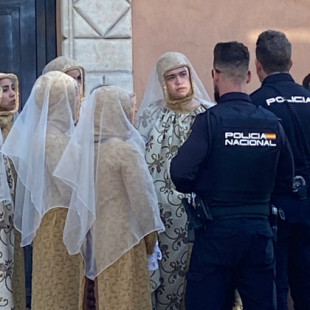 Polémica performance con mujeres semidesnudas frente a una iglesia de Cuenca