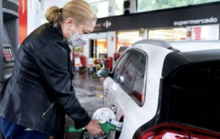 Advierten que el precio de la gasolina puede subir este verano hasta los 3 euros el litro