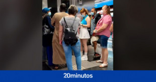 Indignación en el Metro de Barcelona: una usuaria en silla de ruedas muestra el poco civismo de otros usuarios en un ascensor