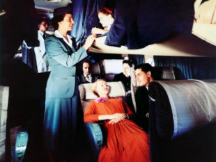 El placer de viajar en avión en los años 50