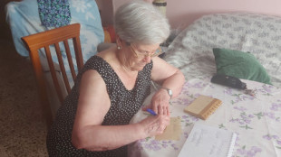 Elena, la abuela que ha ganado un concurso de cartas tras aprender a escribir a los 76 años: “Creí que se iban a reír”