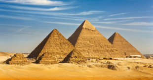 ¿Por qué las grandes pirámides no tienen textos ni inscripciones?