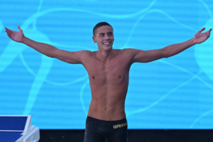 David Popovici bate el récord de 100 libre de natación y destroza el estigma de los bañadores prohibidos