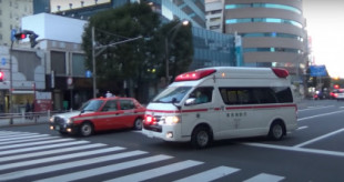 Un hospital rechaza a un japonés con COVID-19 y ambulancia lo devuelve al lugar del accidente