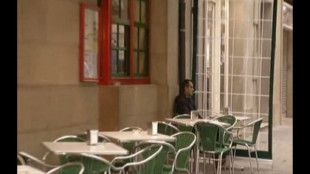 Catalunya prohibirá fumar en terrazas, entrada de escuelas y marquesinas de bus