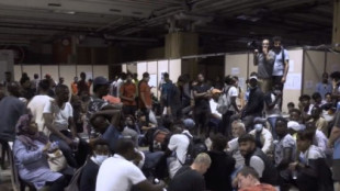 Migrantes africanos asaltan los campos de asilo para refugiados ucranianos en toda Francia [EN]