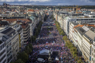 Miles de checos exigen salir de la UE y la OTAN