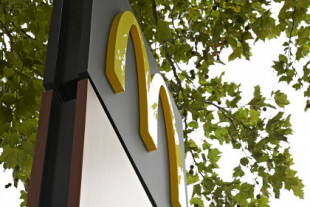 Los trabajadores de Burger King, KFC o McDonald& tendrán un sueldo mínimo de 16.000 euros