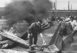En la batalla del astillero Euskalduna de Bilbao la policía española entró en la fábrica y utilizó munición real contra los trabajadores [eus]